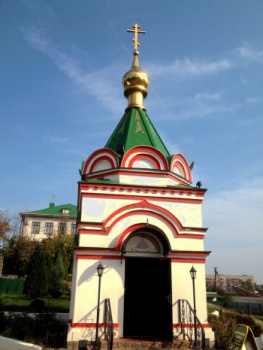 Надвратный храм Кизического Введенского монастыря в Казани