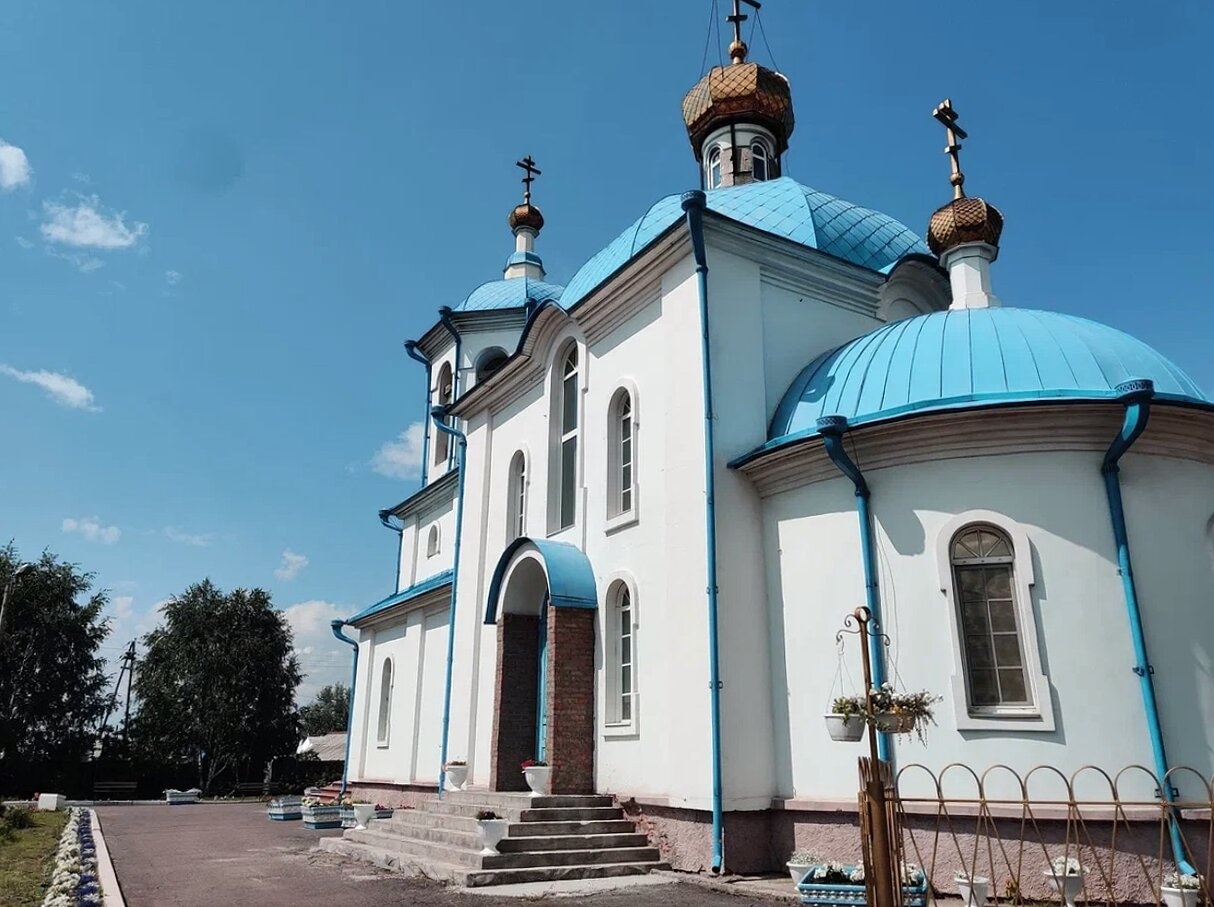 Храм во имя святого Архистратига Михаила в селе Маянга