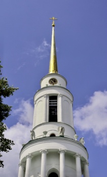 Надвратная колокольня Задонского Рождество-Богородицкого мужского монастыря