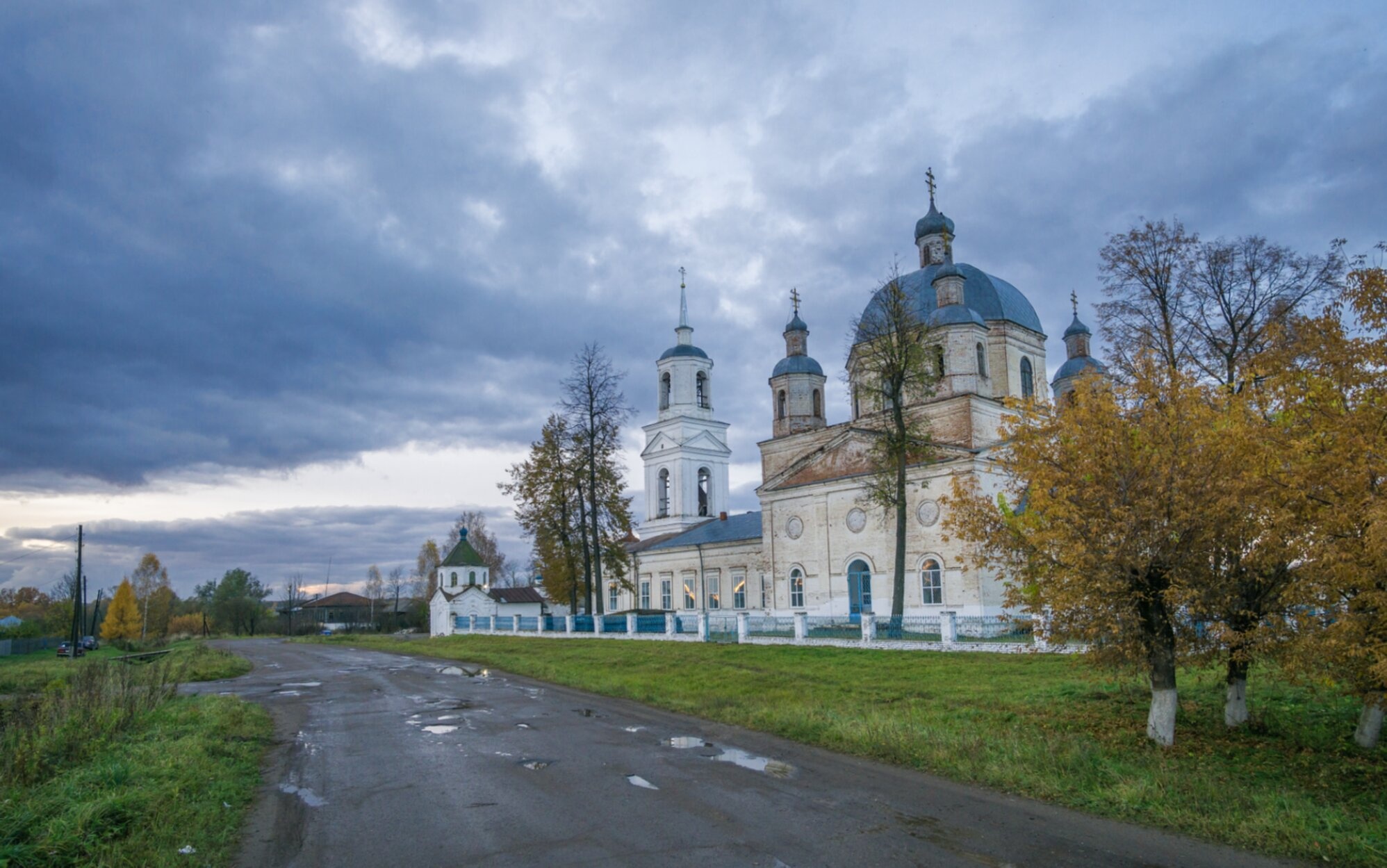 Церковь Троицы Живоначальной в селе Русские Краи