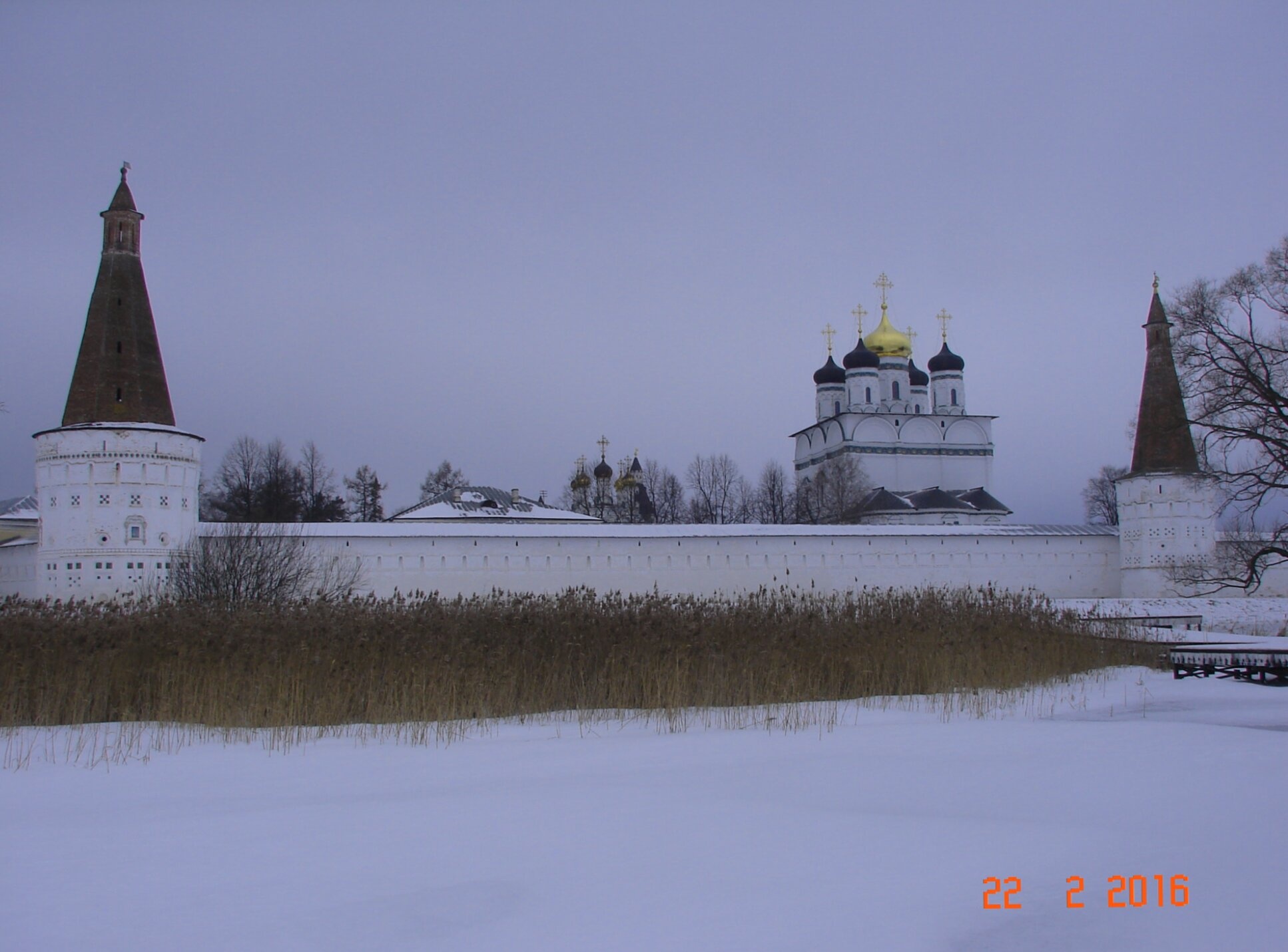 Иосифо-Волоцкий монастырь в зимнем убранстве