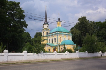 Храм святых апостолов Петра и Павла на Пятницком кладбище в Калуге