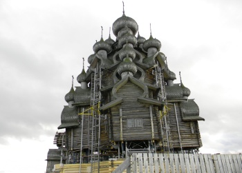 Церковь Преображения Господня на острове Кижи: история в дереве