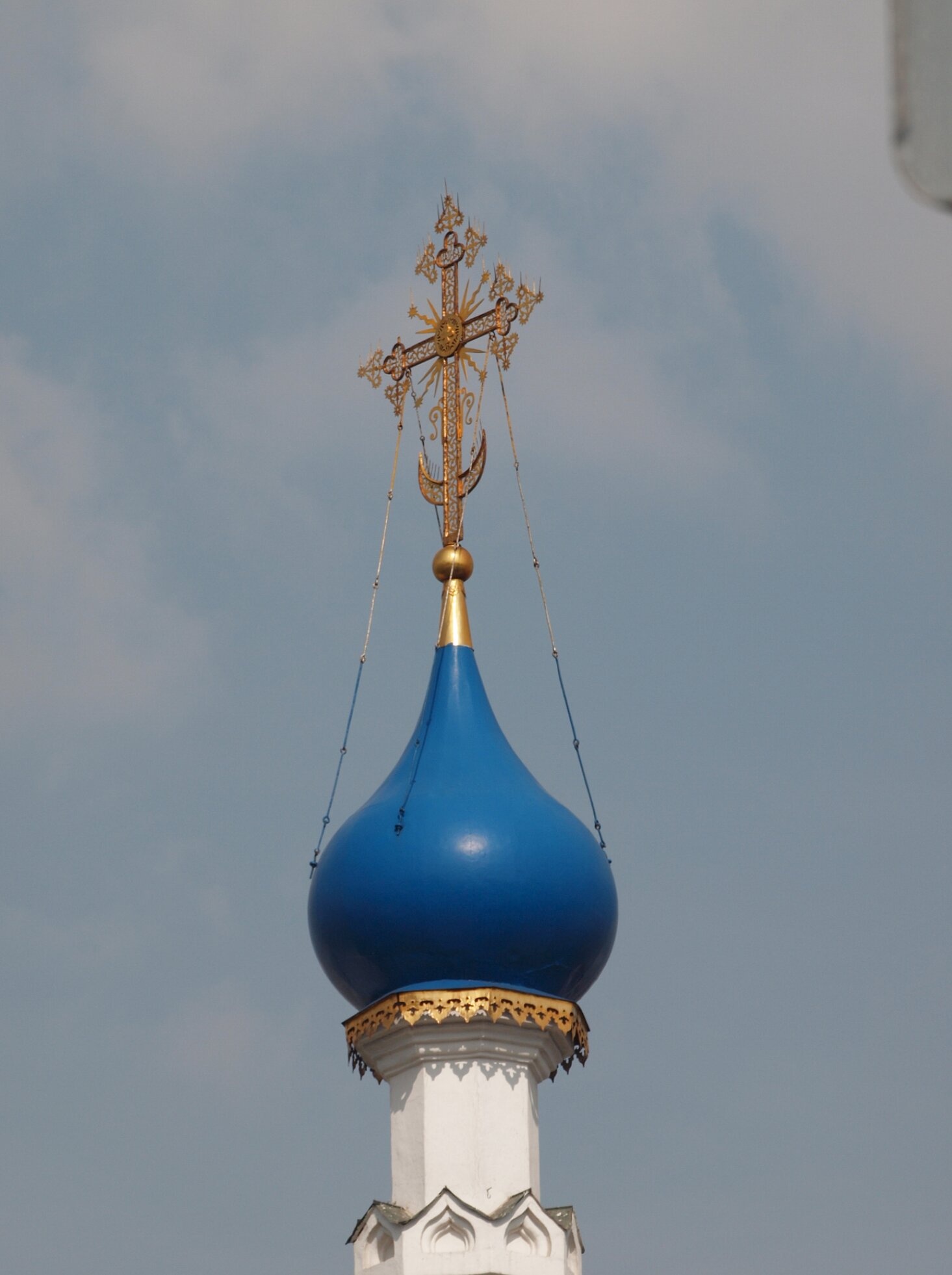 Купол и крест Церкви Рождества Богородицы в Путинках