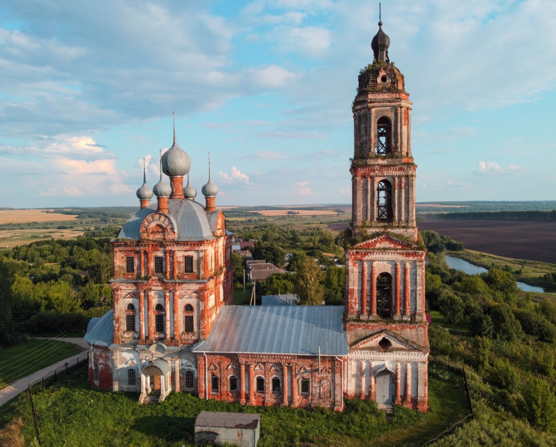 Церковь Михаила Архангела в селе Низовка