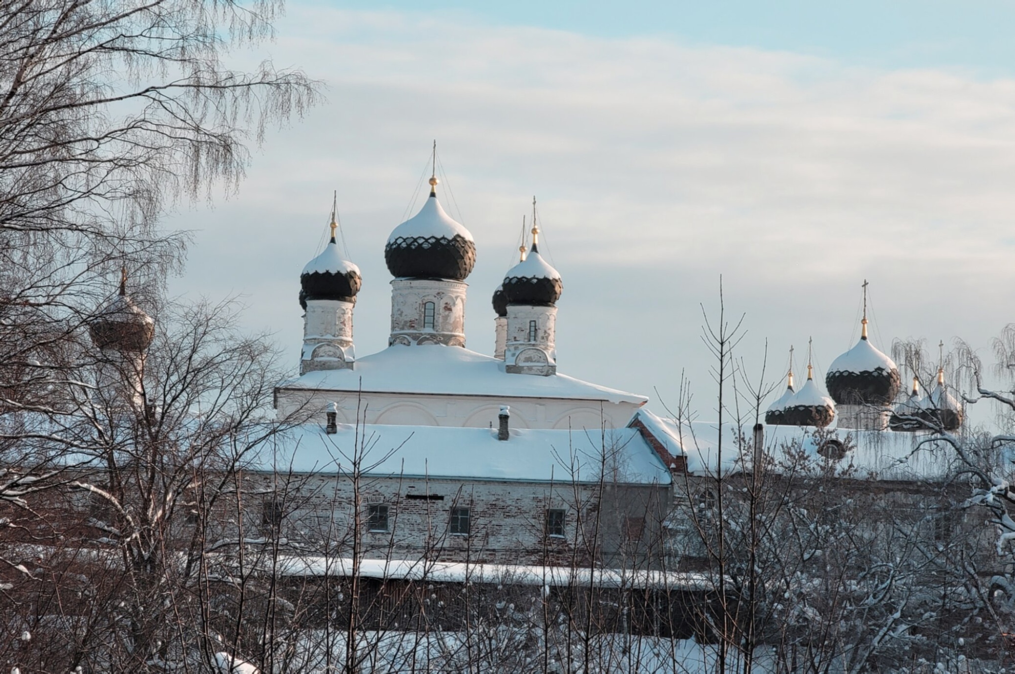 Троицкий собор Макариево-Унженского монастыря зимой
