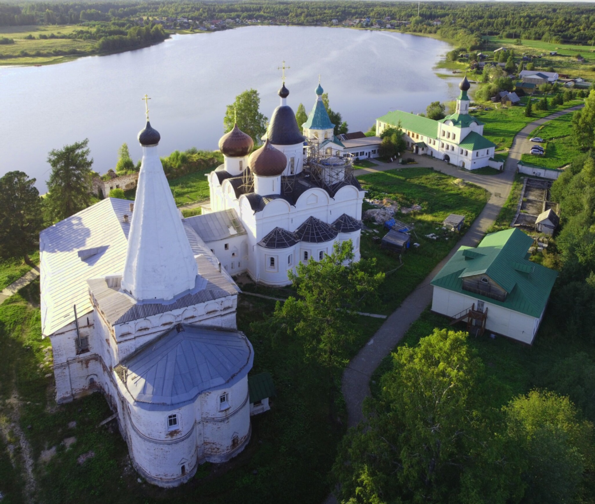 Троицкий Антониево-Сийский монастырь с высоты птичьего полета