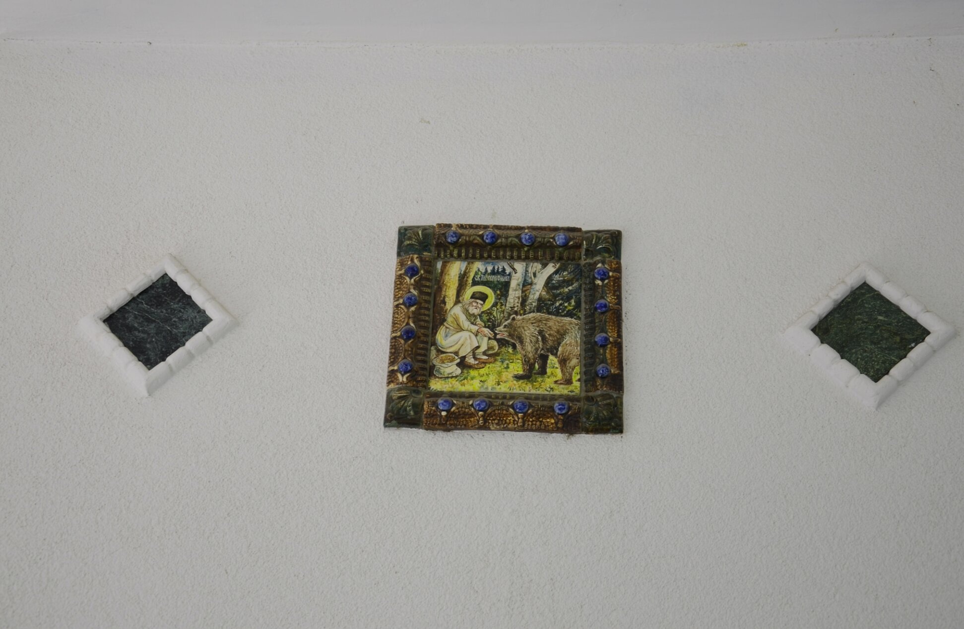 Храм преподобного Серафима Саровского в Анапе - детали фасада