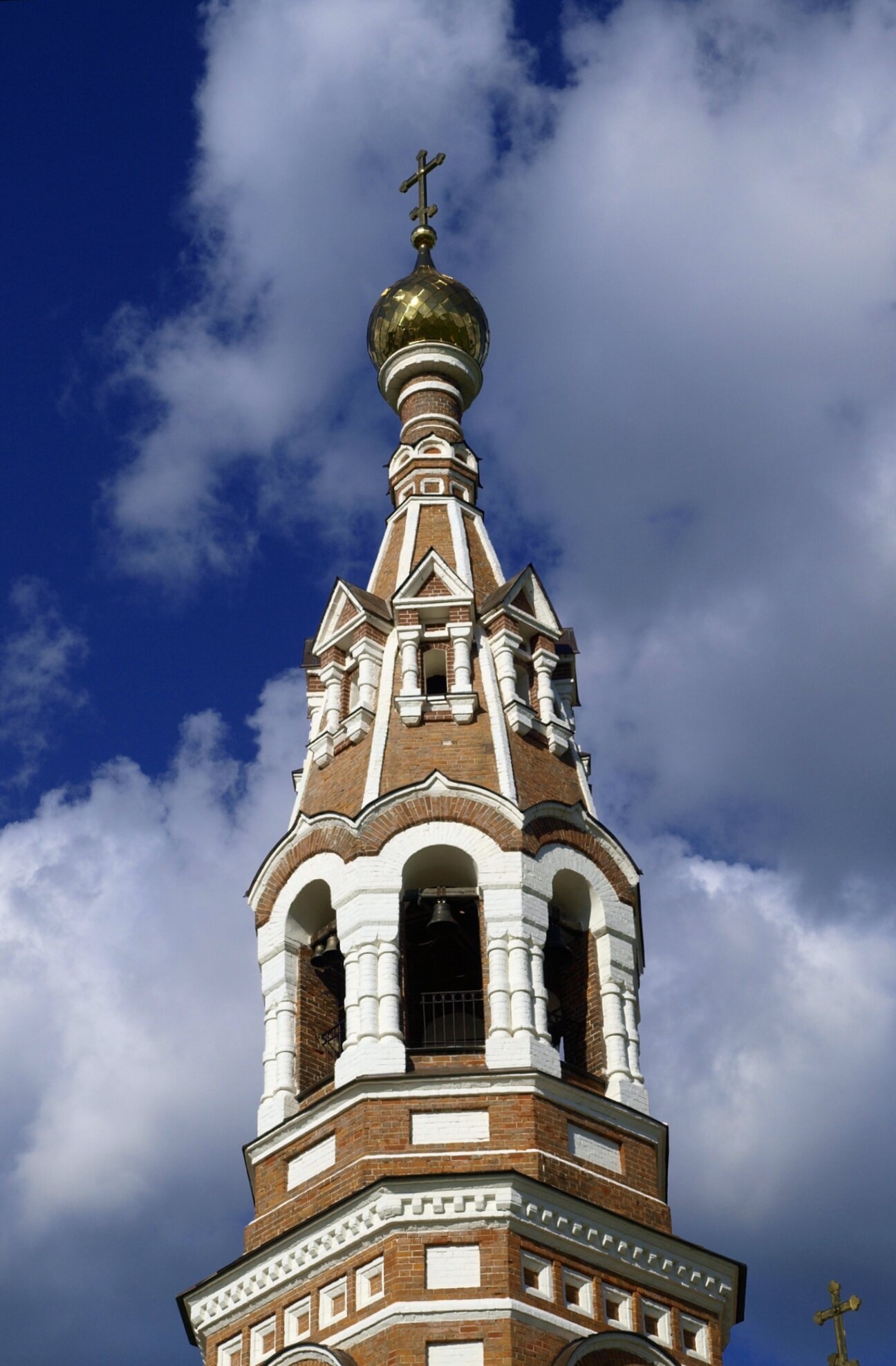 Колокольня церкви Михаила Архангела в селе Красное