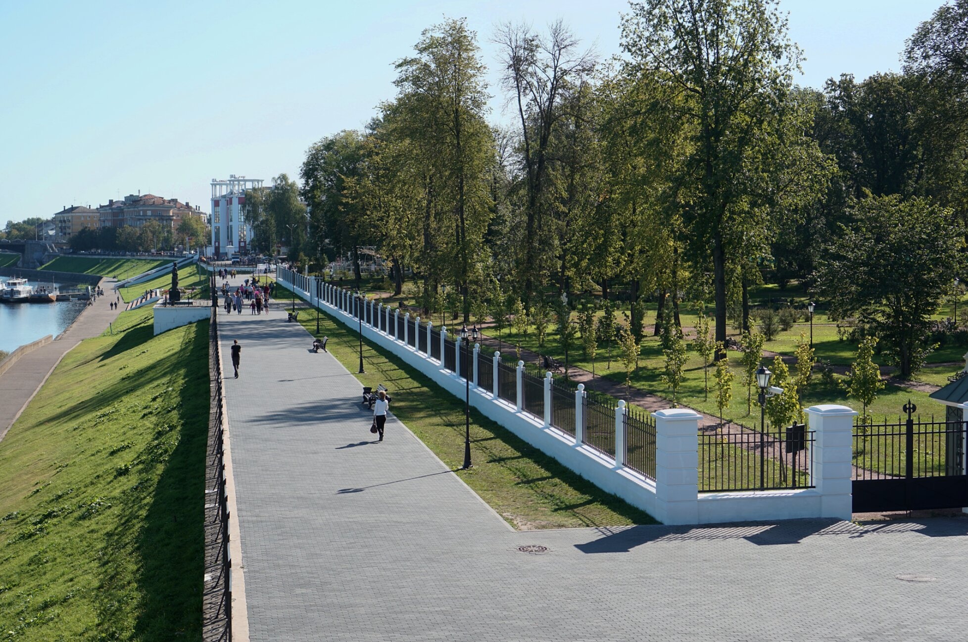 Набережная Афанасия Никитина в Твери на берегу Волги