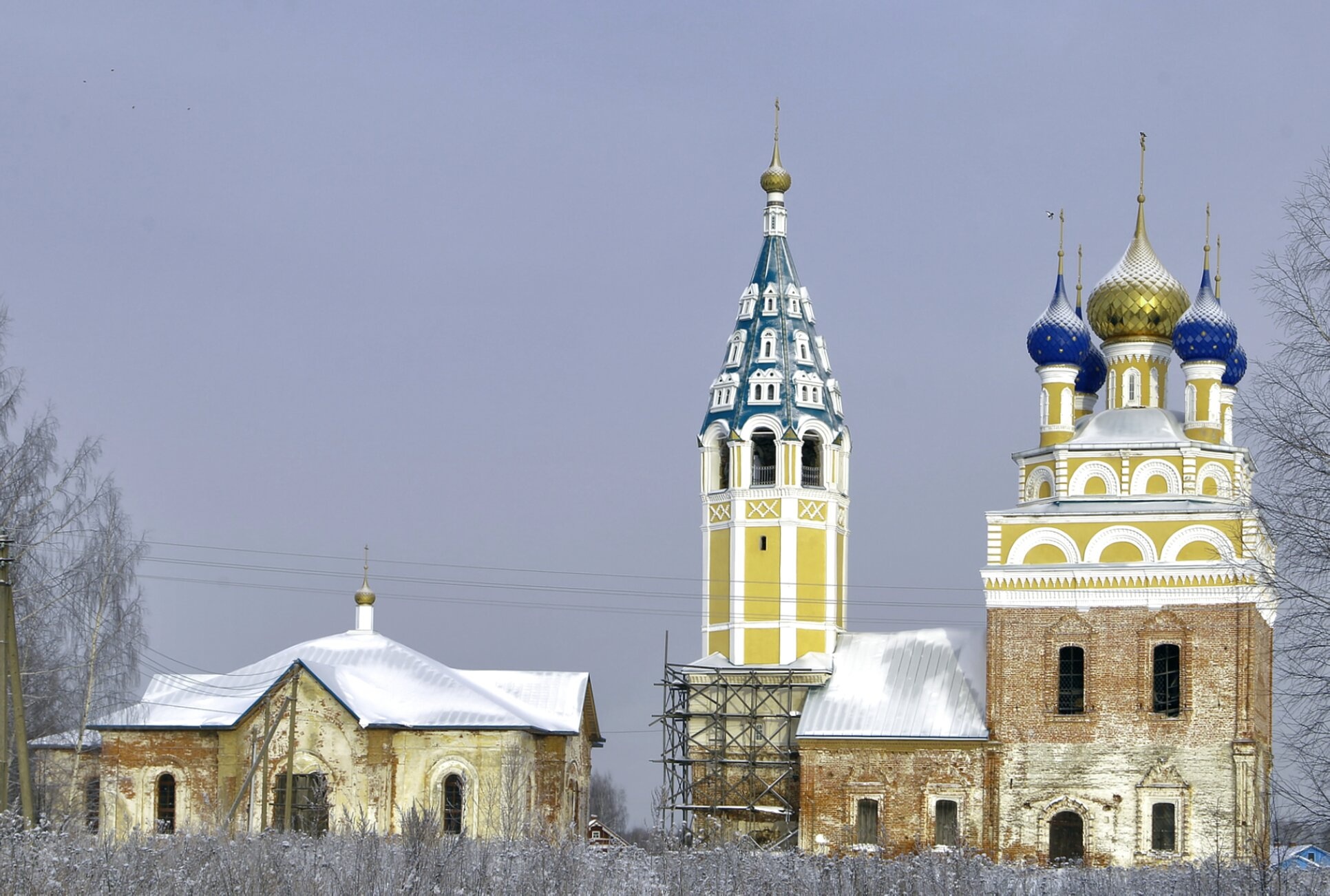 Храмовый комплекс в селе Введеньё: Пятницкая и Введенская церкви