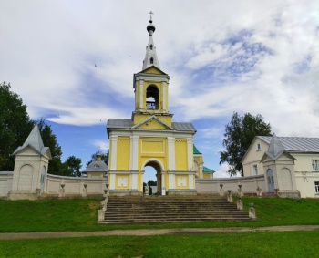 Колокольня Введено-Оятского женского монастыря