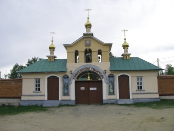 Вход в Спасо-Преображенский Важеозерский мужской монастырь
