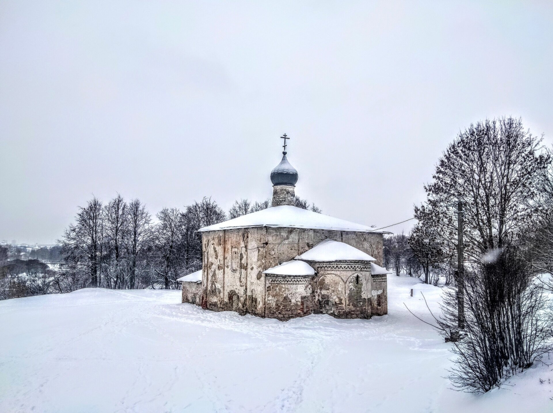 Церковь Космы и Дамиана на Гремячей горе в зимнем убранстве
