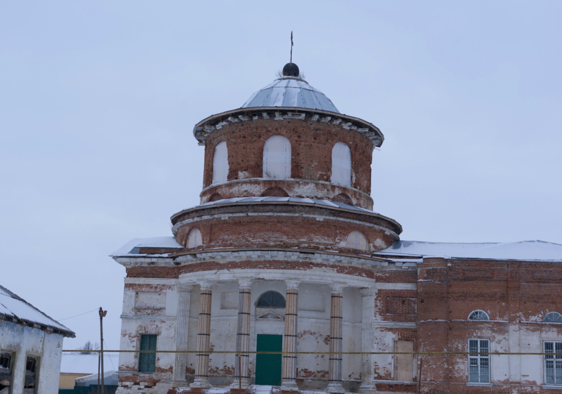 Христорождественский храм в селе Истье
