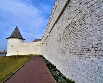 Входной портал церкви Космы и Дамиана в Старых Панех