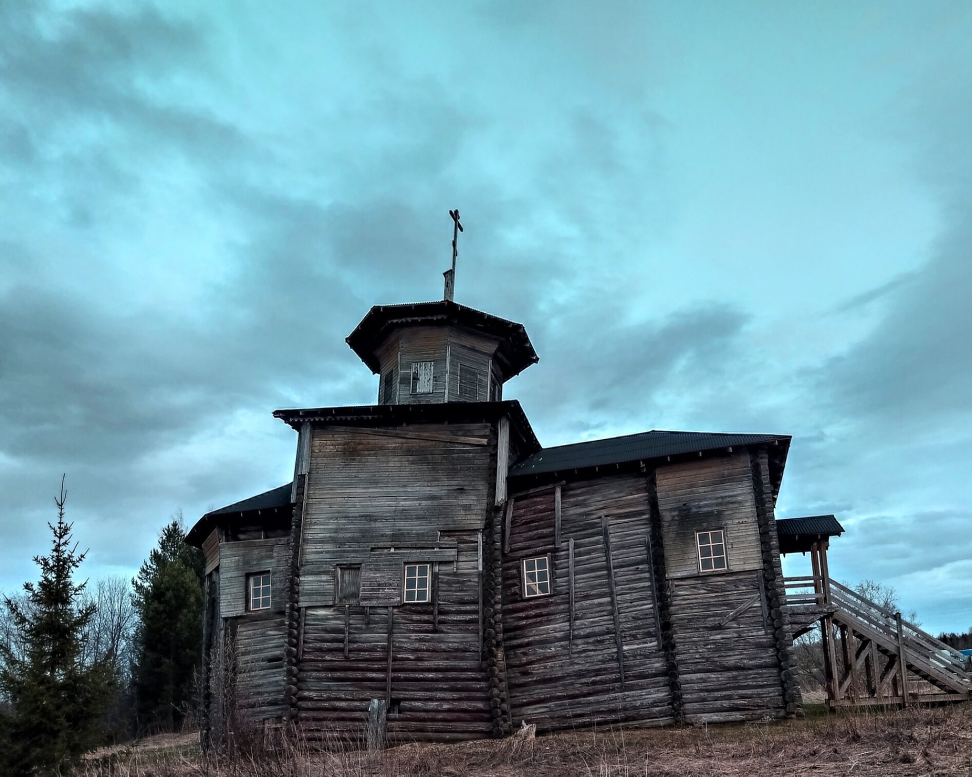 Покровская церковь в Усть-Ваеньге - памятник деревянного зодчества