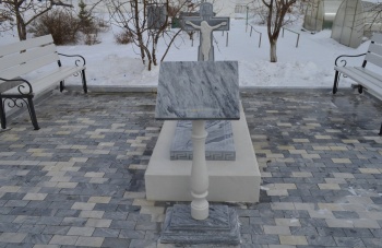 Территория Свято-Казанского женского монастыря в Троицке в зимнее время