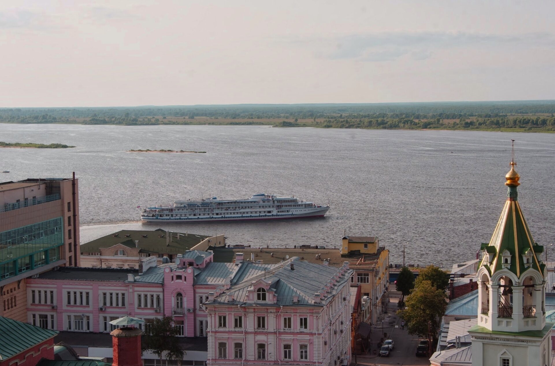 Храм Рождества Иоанна Предтечи на берегу Волги в Нижнем Новгороде