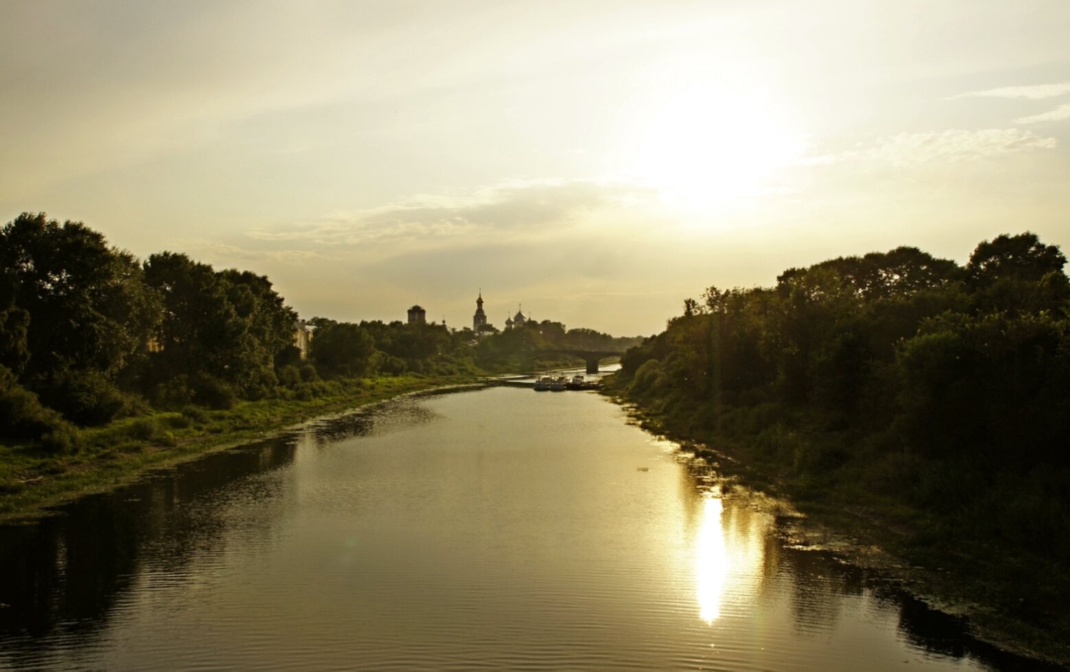 Софийский собор в Вологде - вид с реки на закате