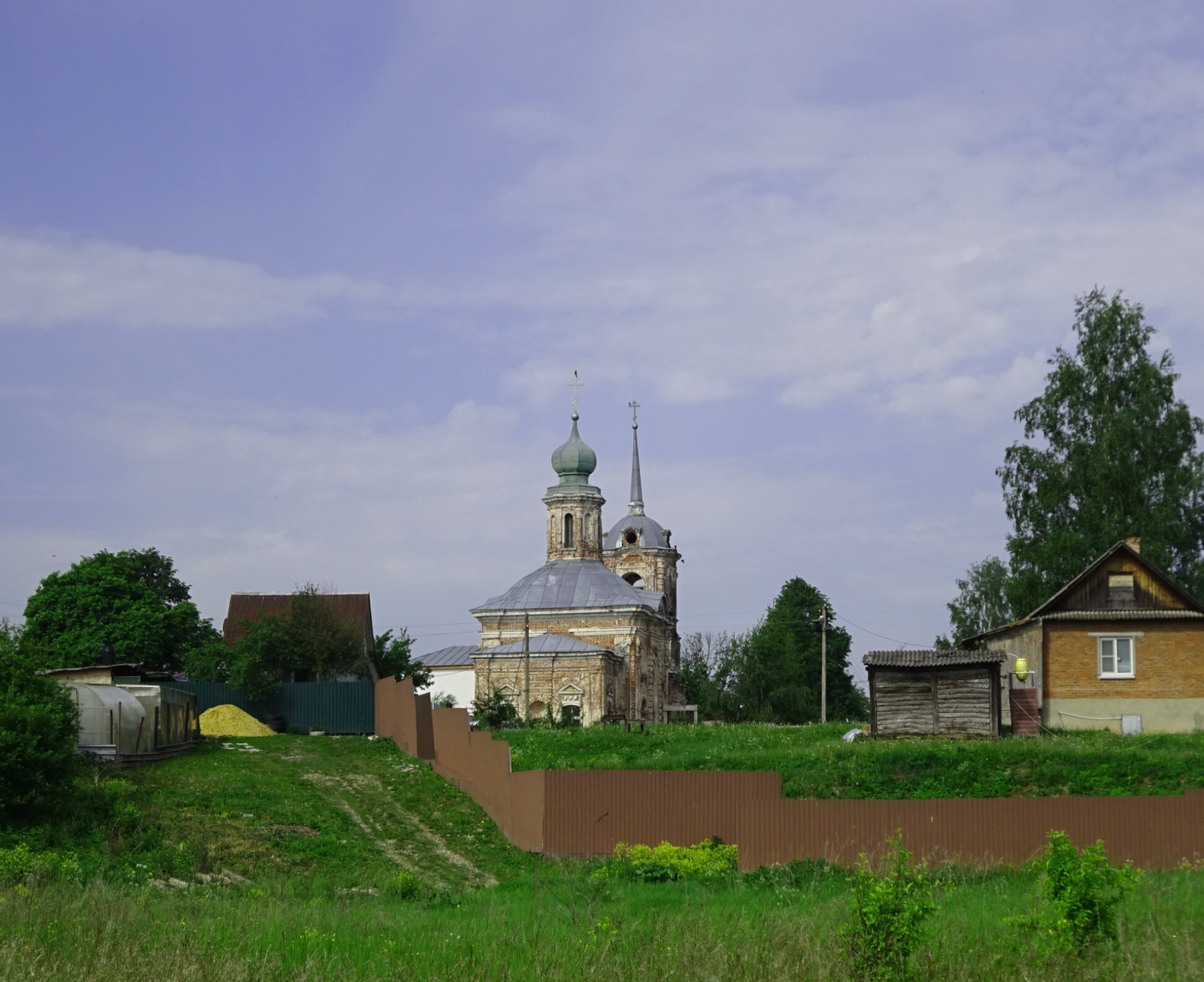 Церковь Троицы Живоначальной в селе Лужники