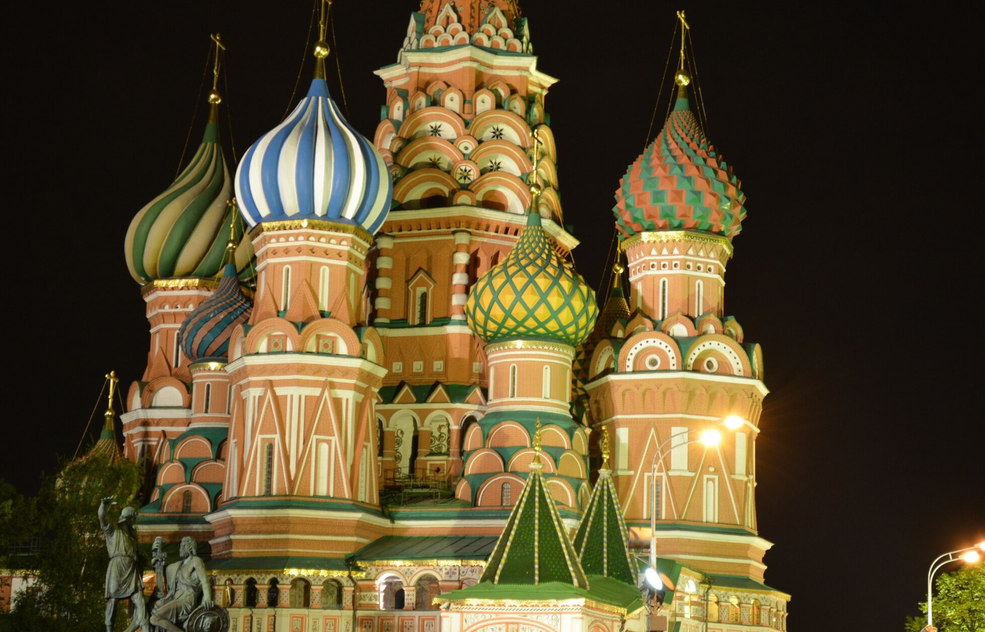 Храм Василия Блаженного на Красной площади: ночная фотография архитектурного шедевра