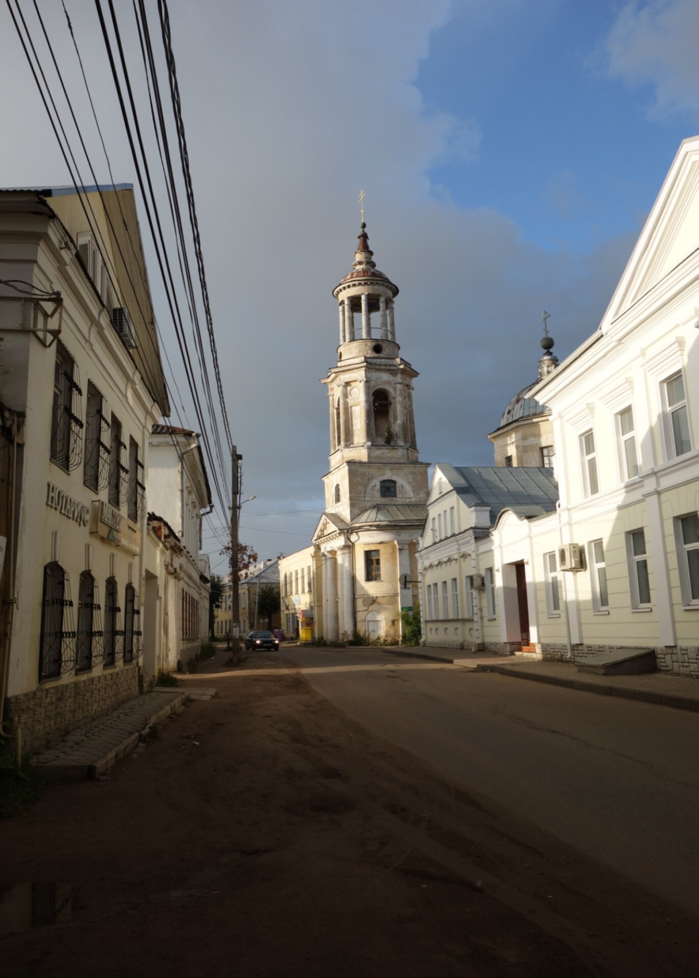 Климентовская церковь в Торжке на фотографии исторической улицы
