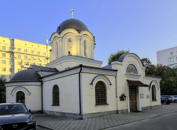 Храм преподобного Димитрия Прилуцкого на Девичьем поле в Москве