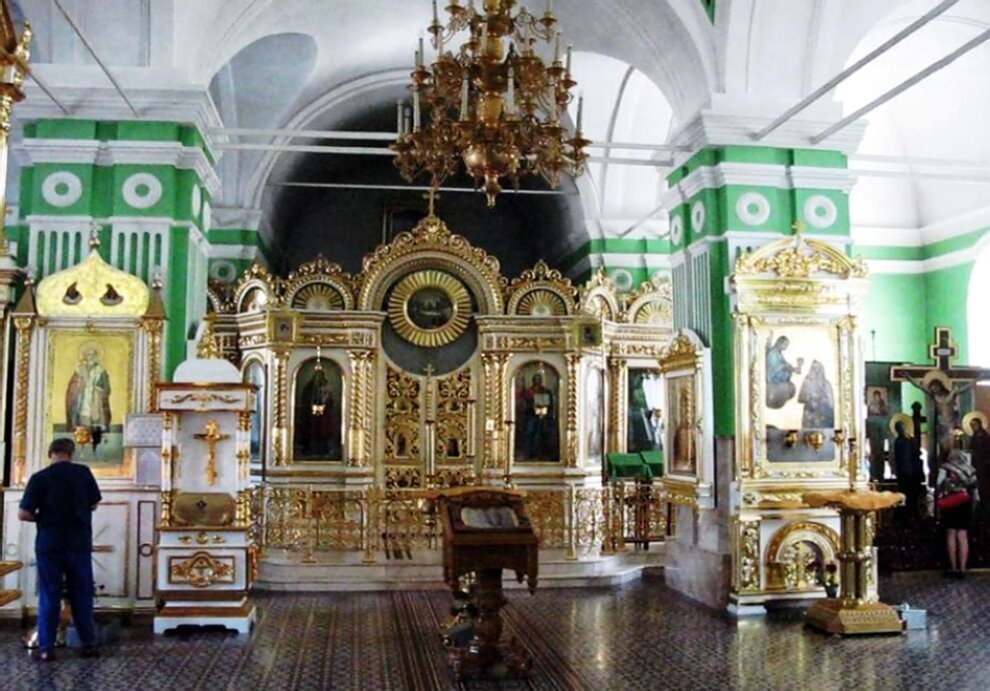 Интерьер храма Святого Онуфрия Великого в Анапе