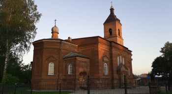 Храм Александра Невского в Окуловке на фотографии