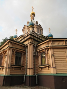 Храм Живоначальной Троицы в поселке Удельная