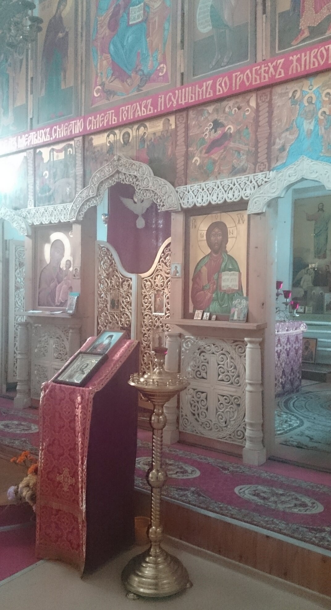 Интерьер храма Святой Параскевы Пятницы в деревне Мшенцы