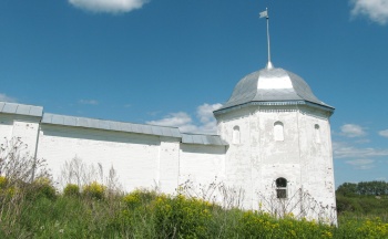Стена и угловая башня Свято-Троицкого Данилова монастыря в Переславле-Залесском