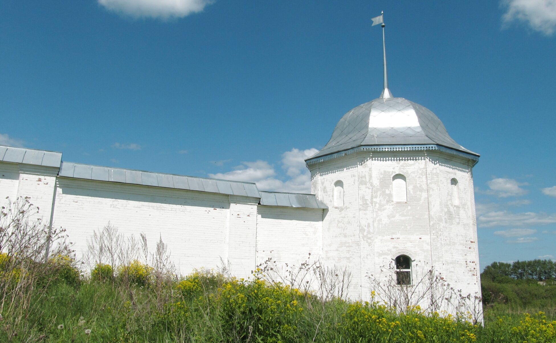 Стена и угловая башня Свято-Троицкого Данилова монастыря в Переславле-Залесском