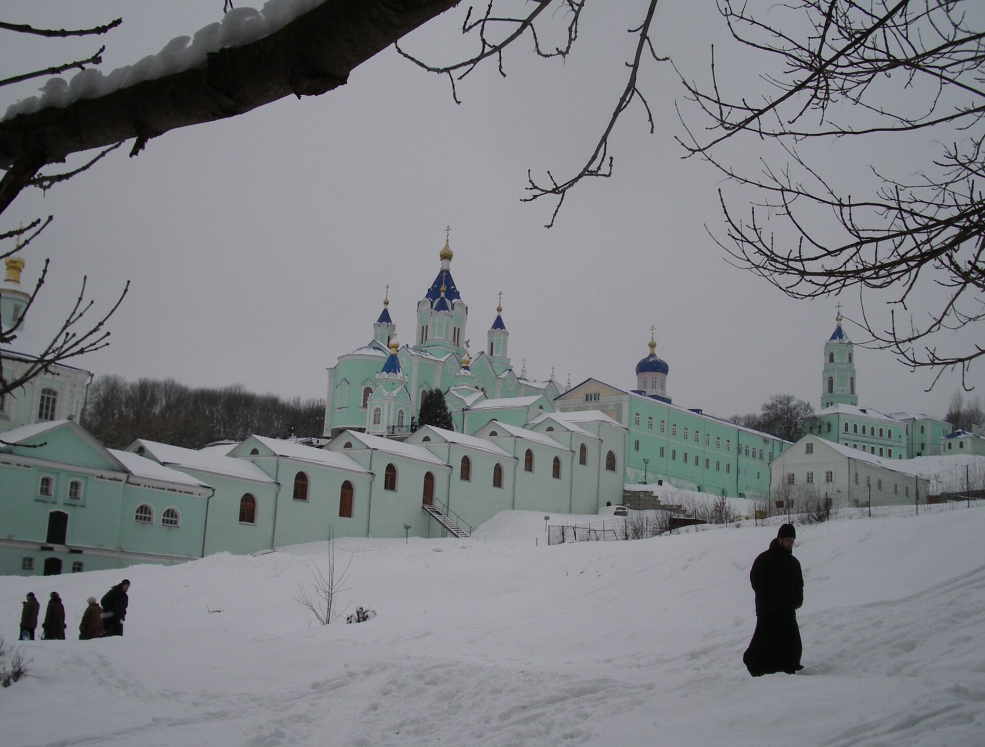 Свято-Троицкий мужской монастырь Коренная пустынь зимой