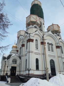 Храм-колокольня Большой Златоуст в Екатеринбурге: зимняя фотография