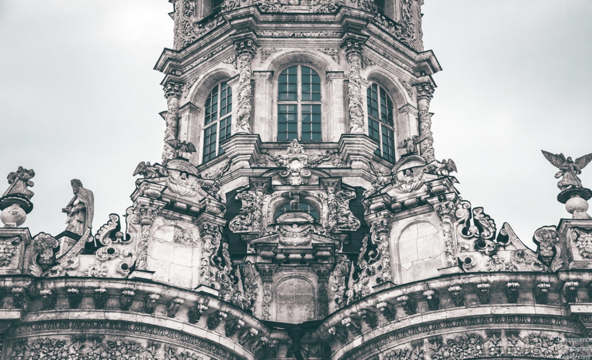 Фото фасада Знаменской церкви в Дубровицах