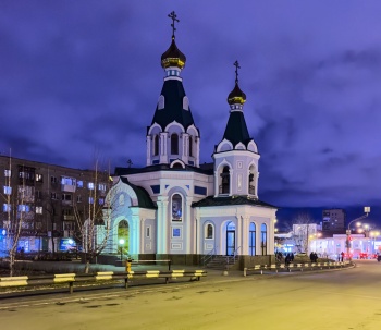 Храм в честь Державной иконы Божией Матери в вечерней подсветке