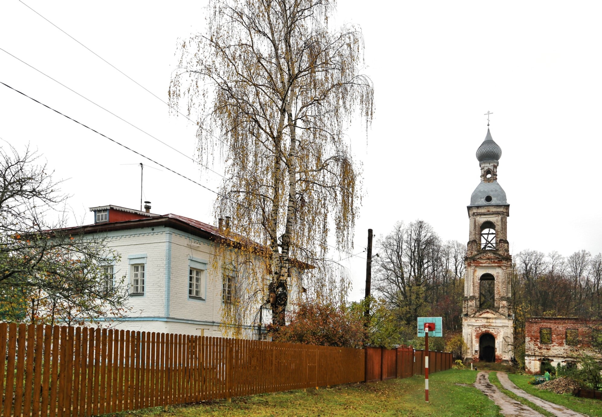 Колокольня Введенской церкви в селе Ильинский Погост