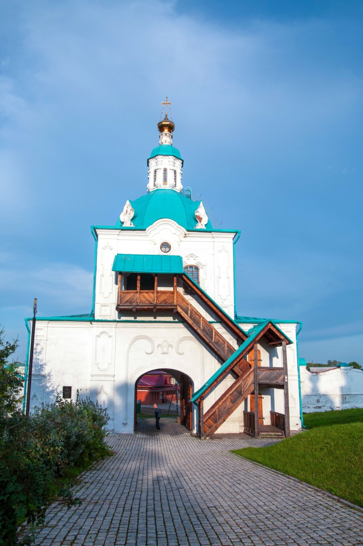 Надвратная церковь Захарии и Елизаветы Спасо-Преображенского монастыря в Енисейске