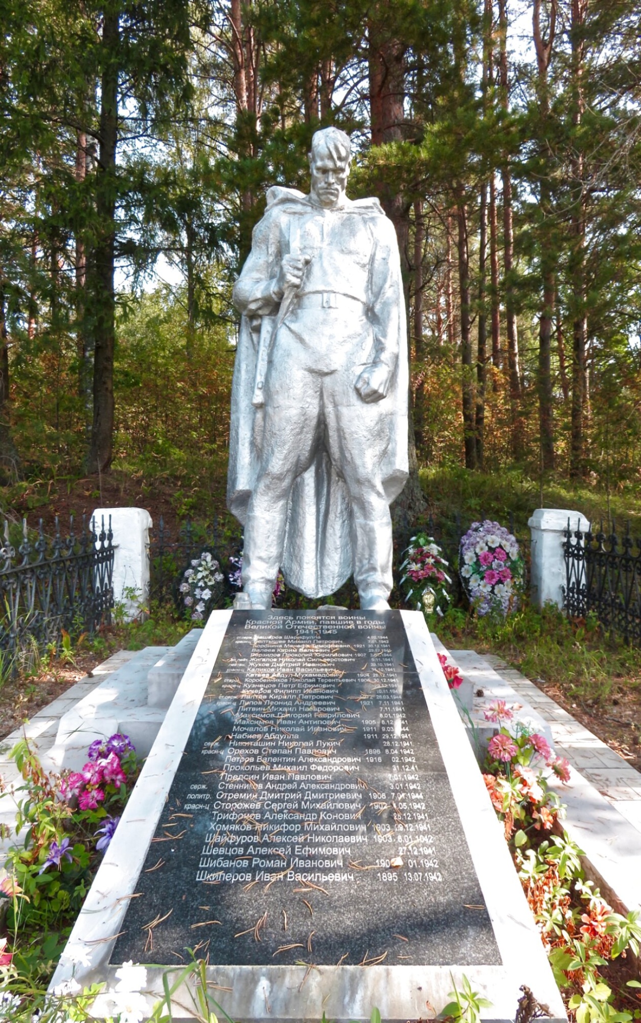 Мемориал воинам Великой Отечественной войны в селе Дмитрова Гора