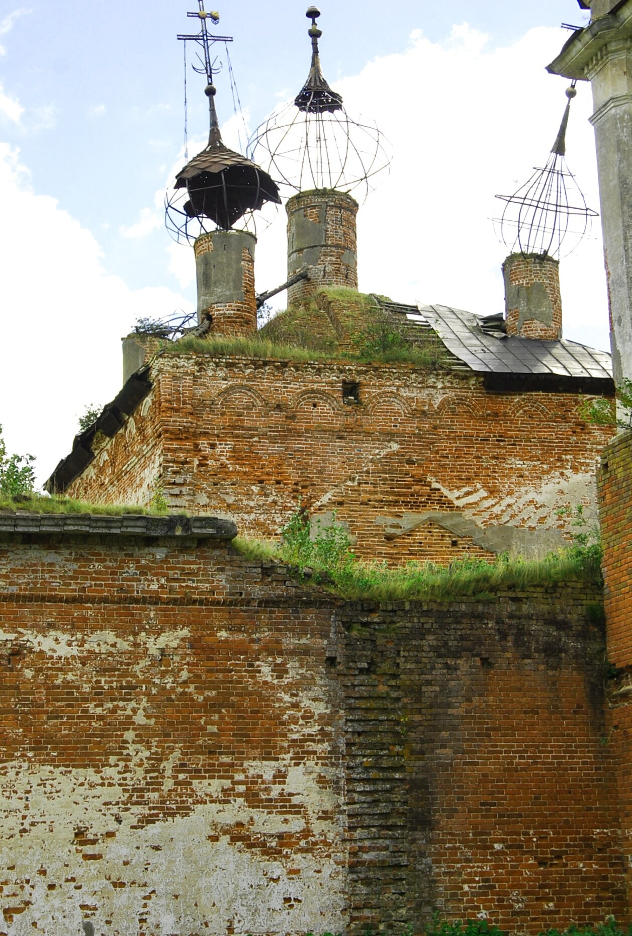 Воскресенская церковь в селе Стоянцы: фотография исторического памятника