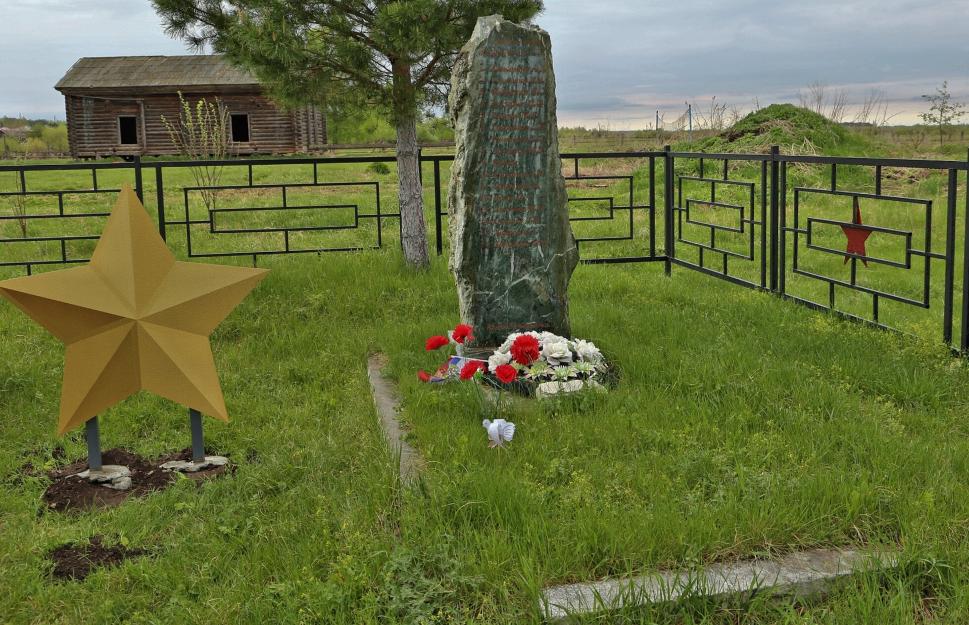 Мемориал жертвам гражданской войны в селе Красногорское