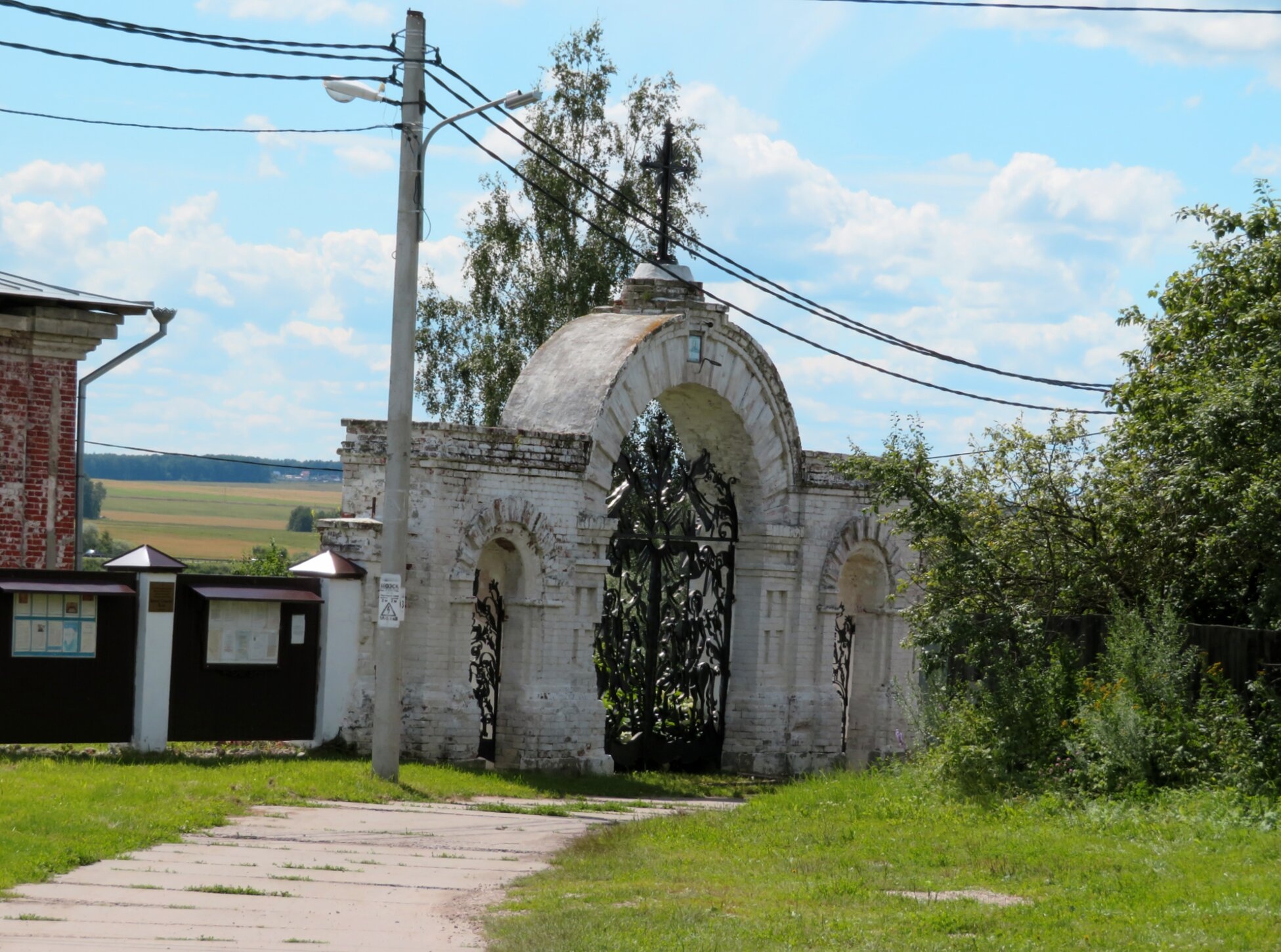 Святые врата храма Святых Благоверных Князей Бориса и Глеба в Дракино