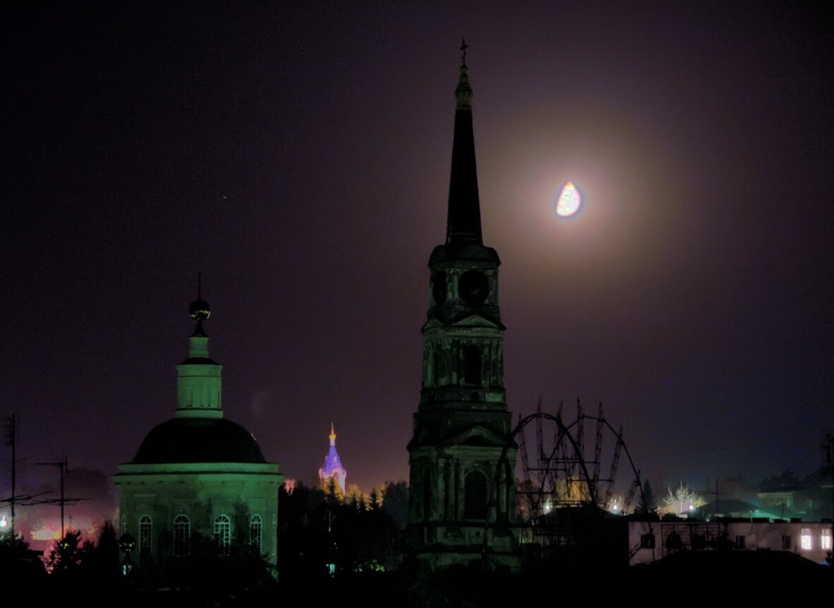 Успенский собор в Рыльске: ночной вид