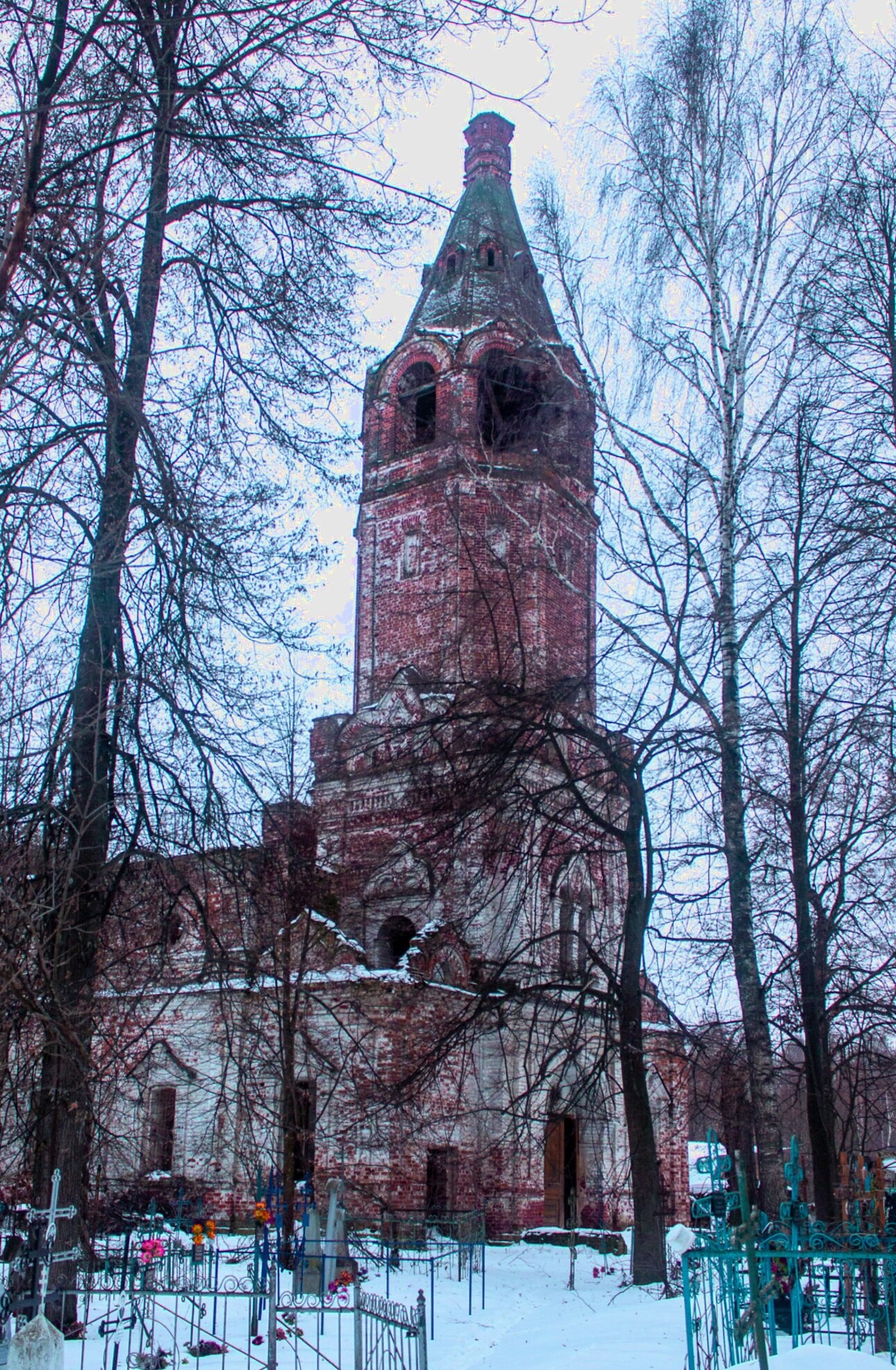 Спасо-Преображенская церковь в деревне Сухаренки