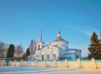 Казанская церковь в селе Дубики зимой