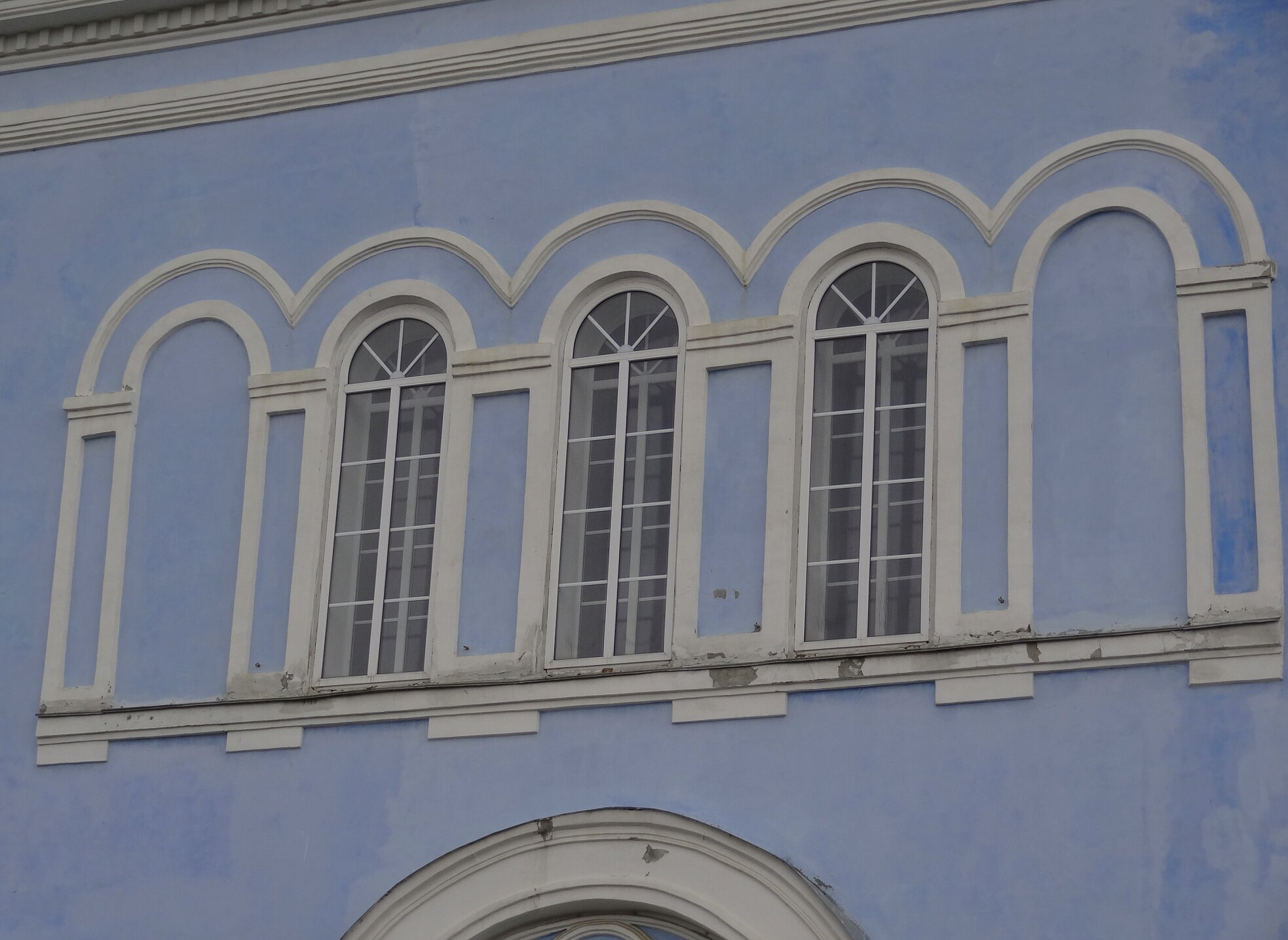 Фрагмент фасада Покровской церкви в Каменске-Уральском