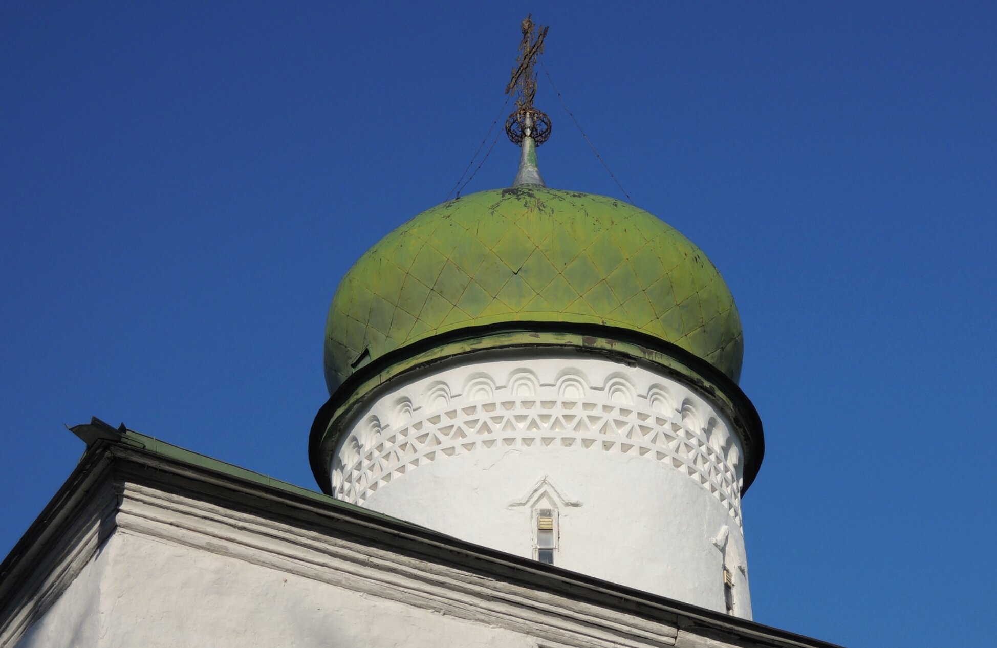 Купол храма Святой Великомученицы Анастасии Узорешительницы в Пскове