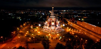 Свято-Михайловский собор в Ижевске в ночной подсветке